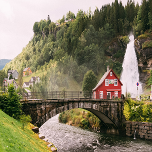 Steinsdalsfossen_in_Norway-edited